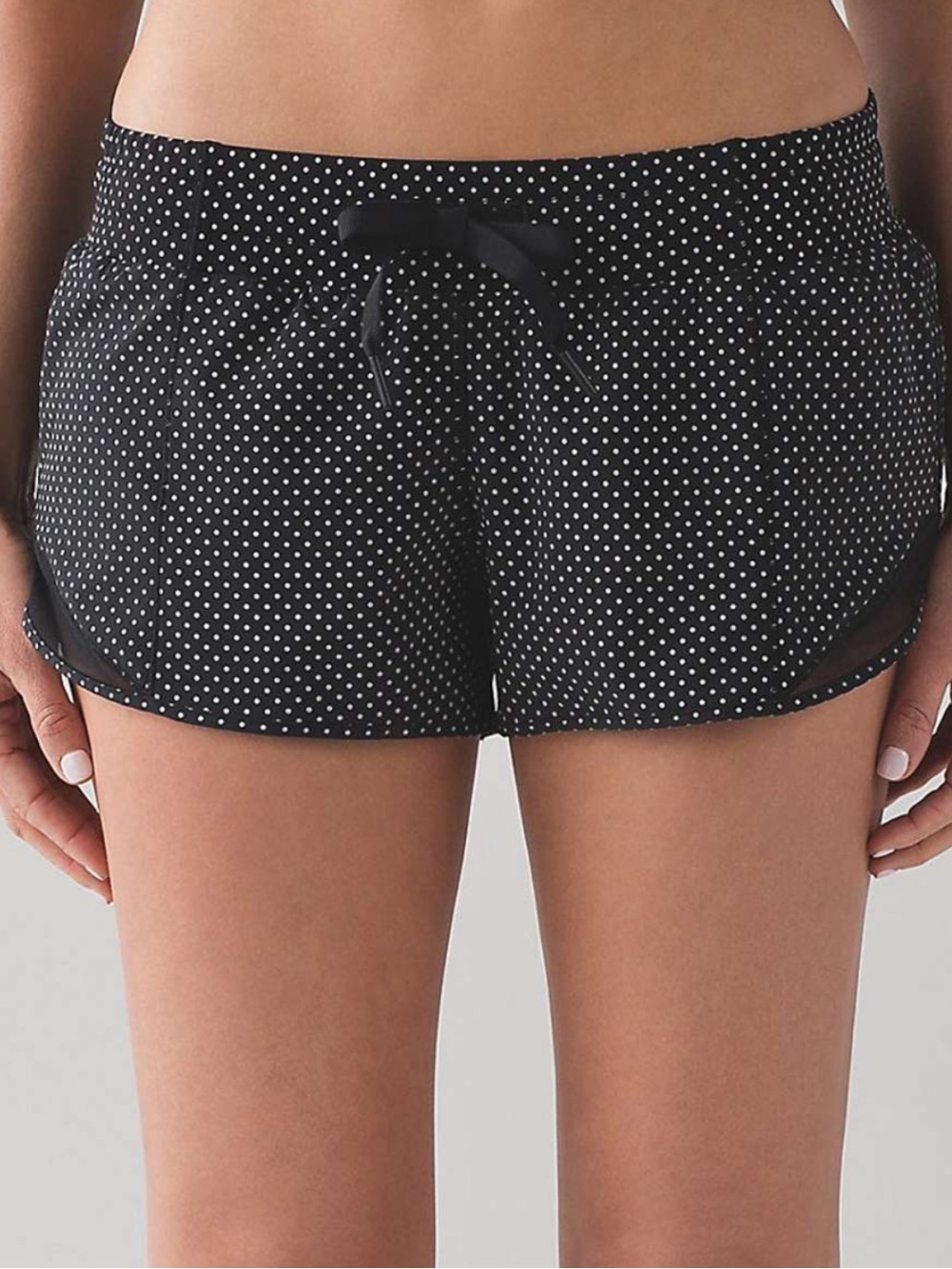 lululemon shine bright hotty hot shorts, size 4